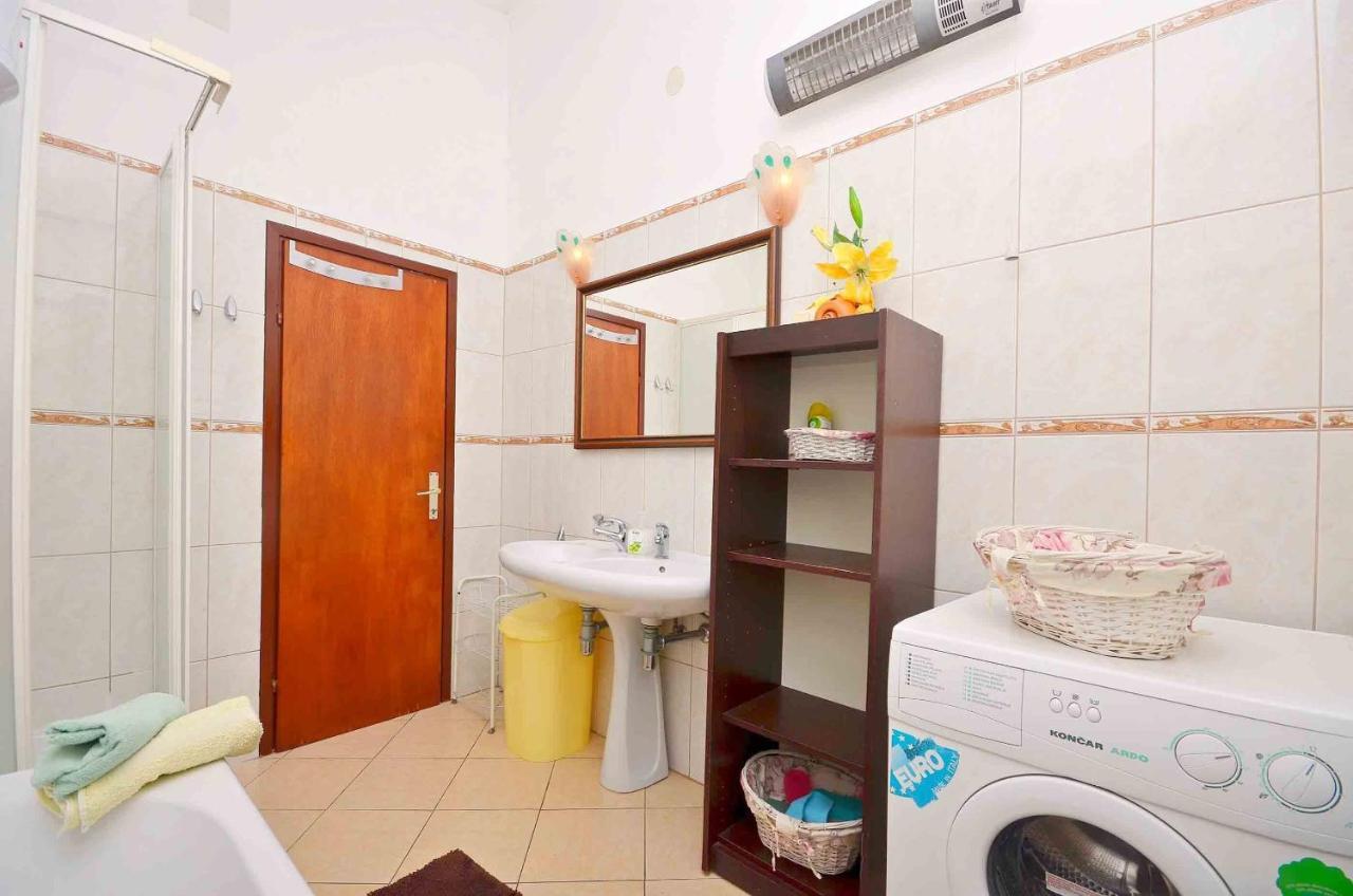 Apartment And Rooms Artina 보디체 외부 사진