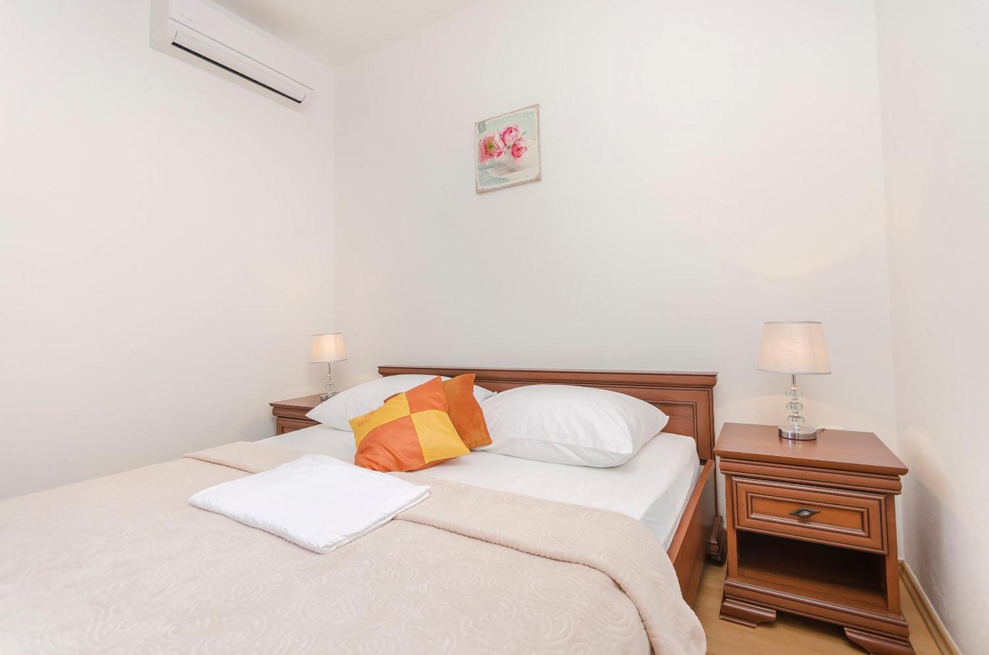 Apartment And Rooms Artina 보디체 외부 사진
