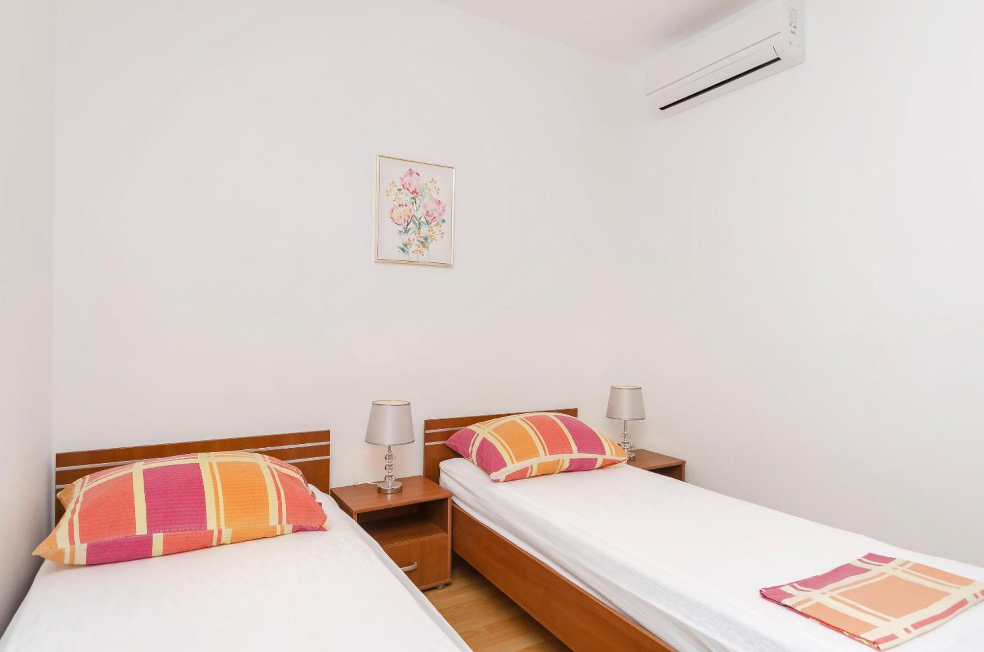 Apartment And Rooms Artina 보디체 외부 사진
